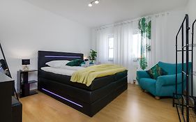 2 Zimmer Wohnung, Kueche, Bad, Balkon, Netflix